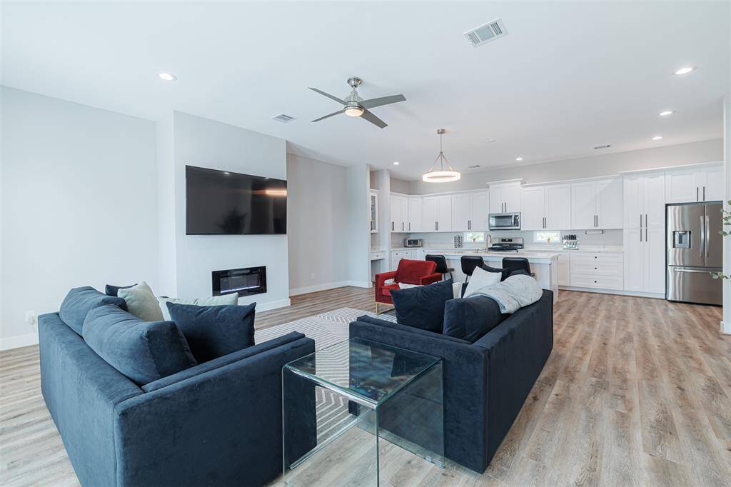 On the 2nd floor you'll find a bright and airy family room seamlessly connected to the dining and kitchen.