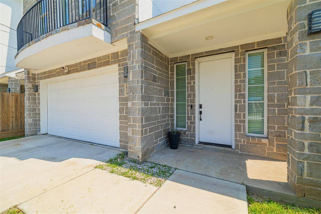 Covered front porch.
