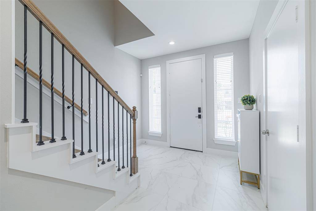 Foyer with tile flooring.