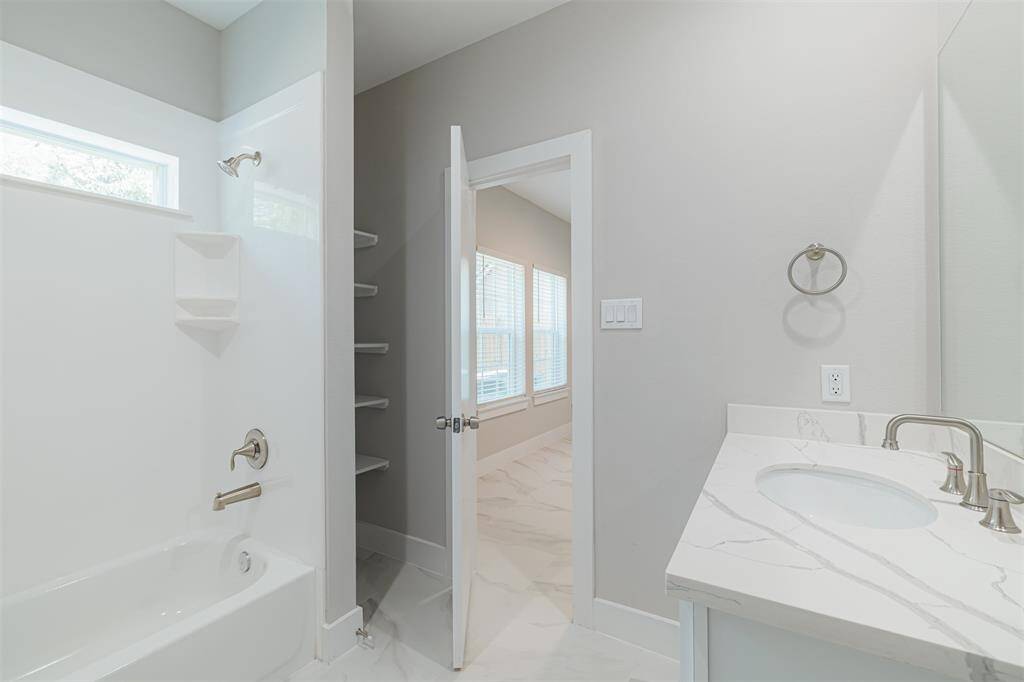 Ensuite bath in the private first-floor bedroom.