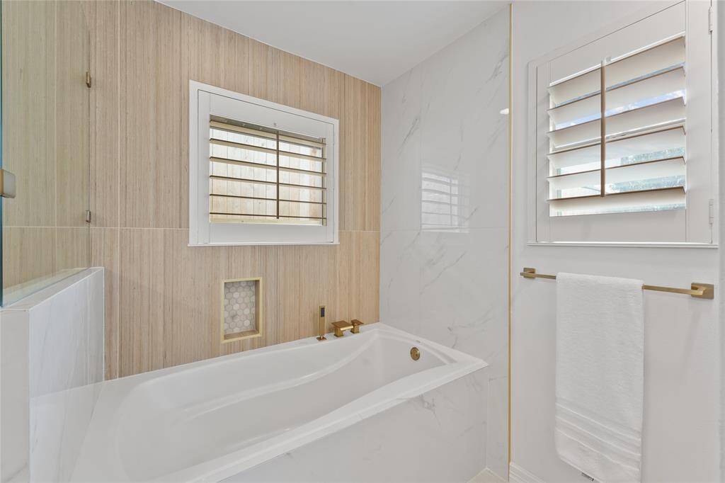 Primary Bath with Oversized Tub