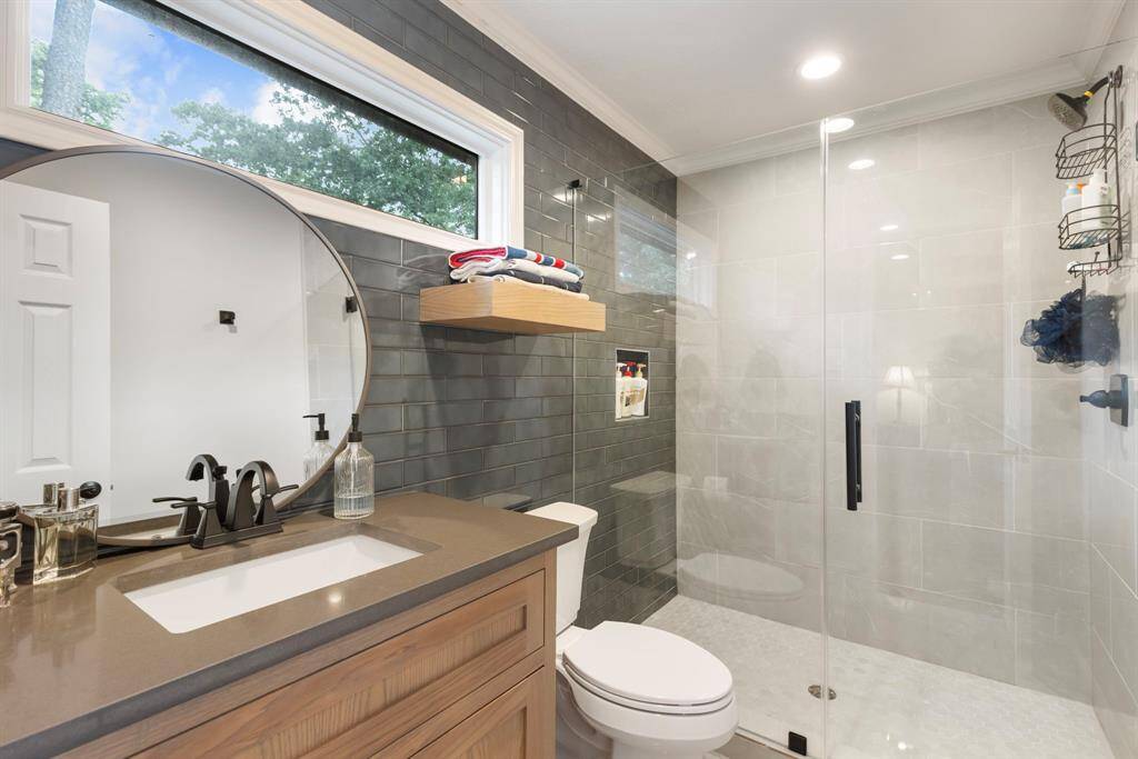 En-suite bathroom