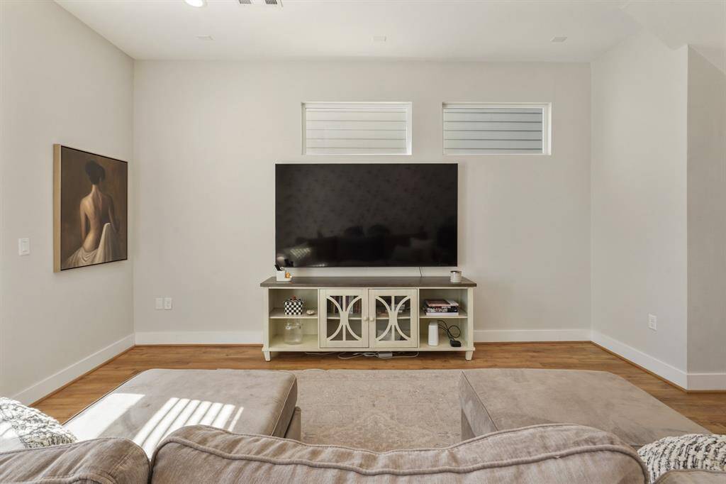Livingroom with beautiful flooring