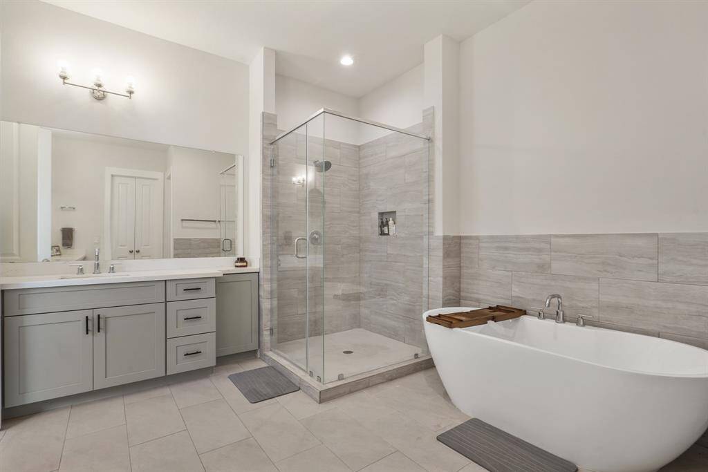 Owner's en-suite with spa like vibes