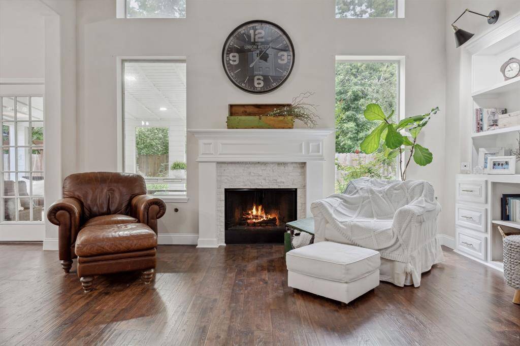 At the heart of the space, a fireplaceadds a cozy focal point, providingwarmth and charm.