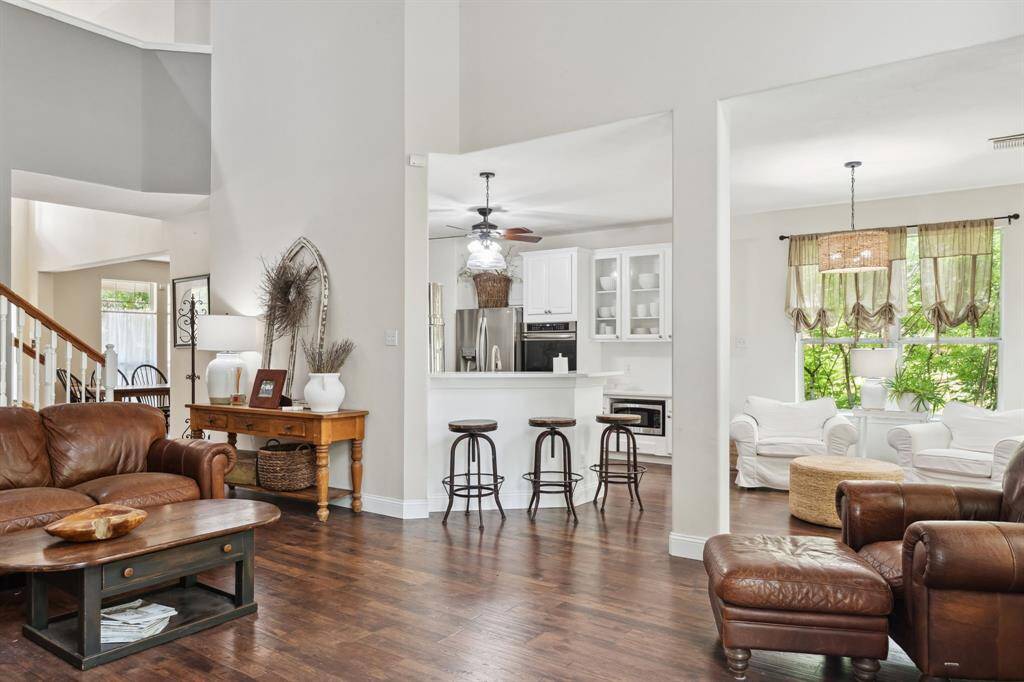 Abundant natural light poursthrough windows, creating a brightand inviting atmosphere.