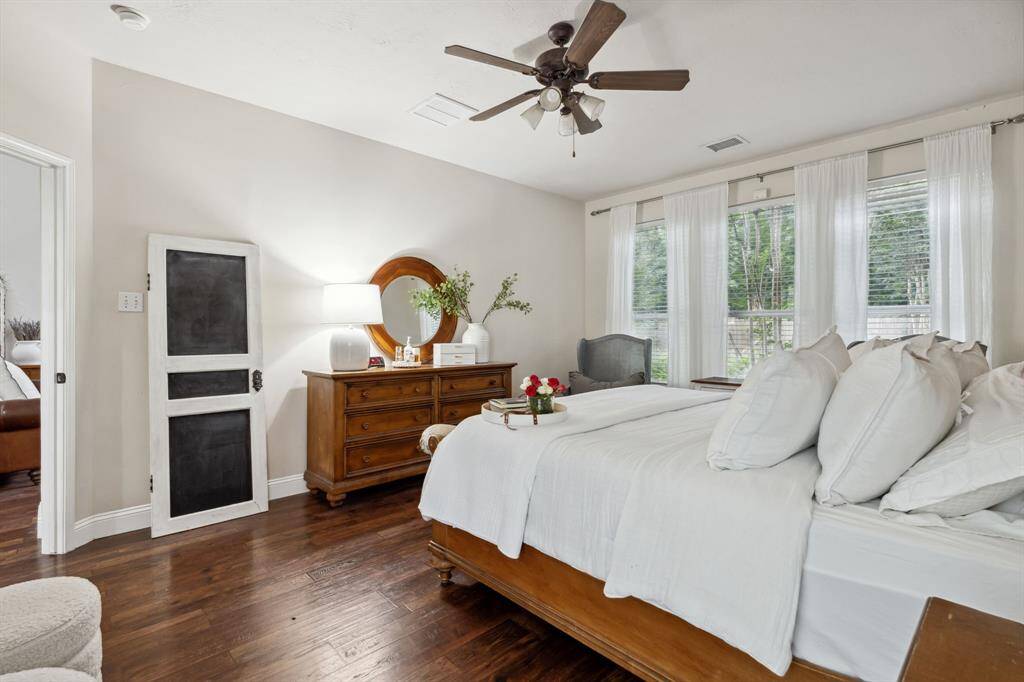 Large windows grace the room,allowing natural light in!