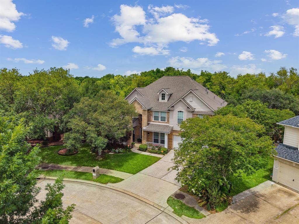 The property features a spaciousand inviting interior, complementedby a wide driveway that adds bothconvenience and curb appeal.