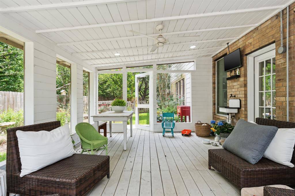 The screened in patio features recessed lighting and an outdoor ceiling fan.