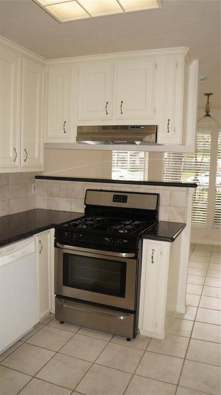 Kitchen with lot of cabinets