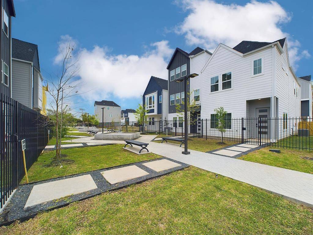 Springwood Villas - Courtyard