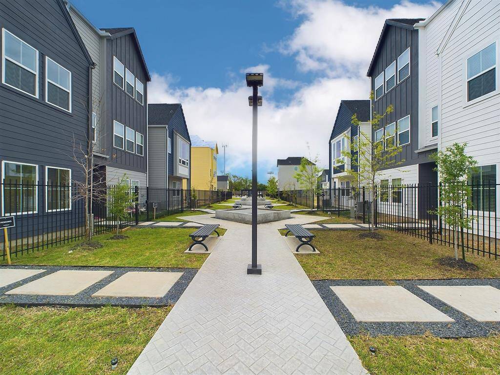 Springwood Villas - Courtyard