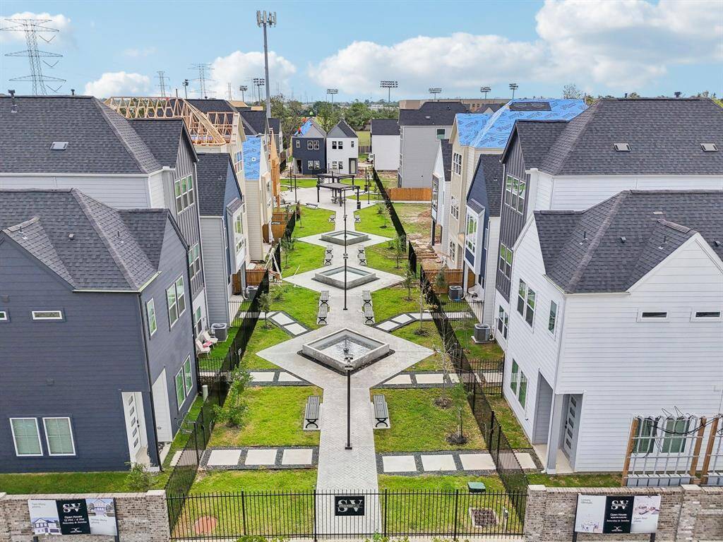Springwood Villas - Community courtyard