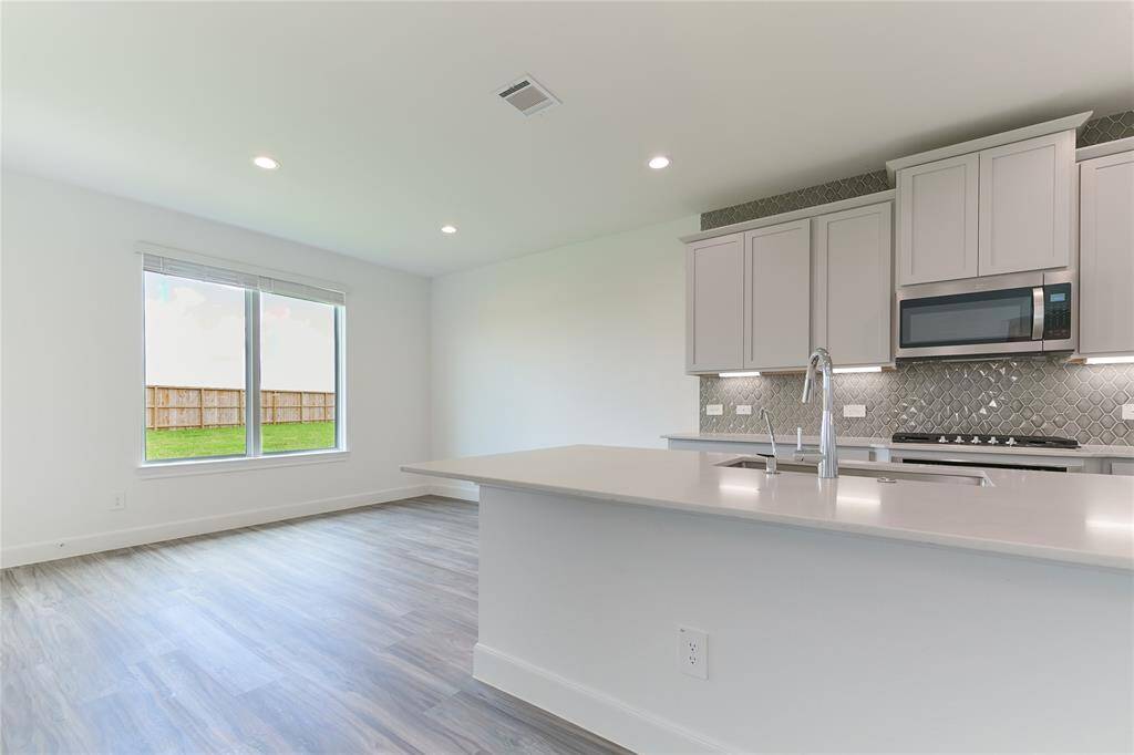 Breakfast/Dining area