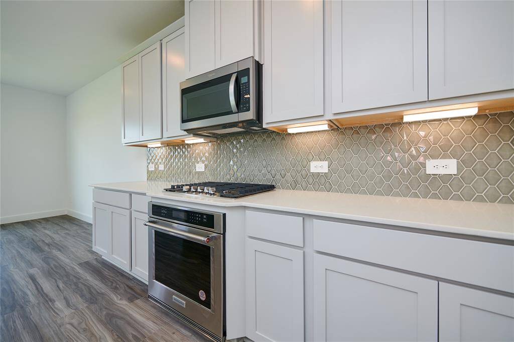 Gorgeous back splash and countertops