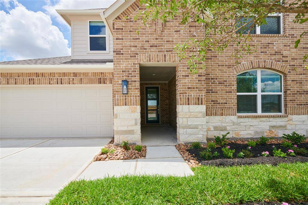Ample porch