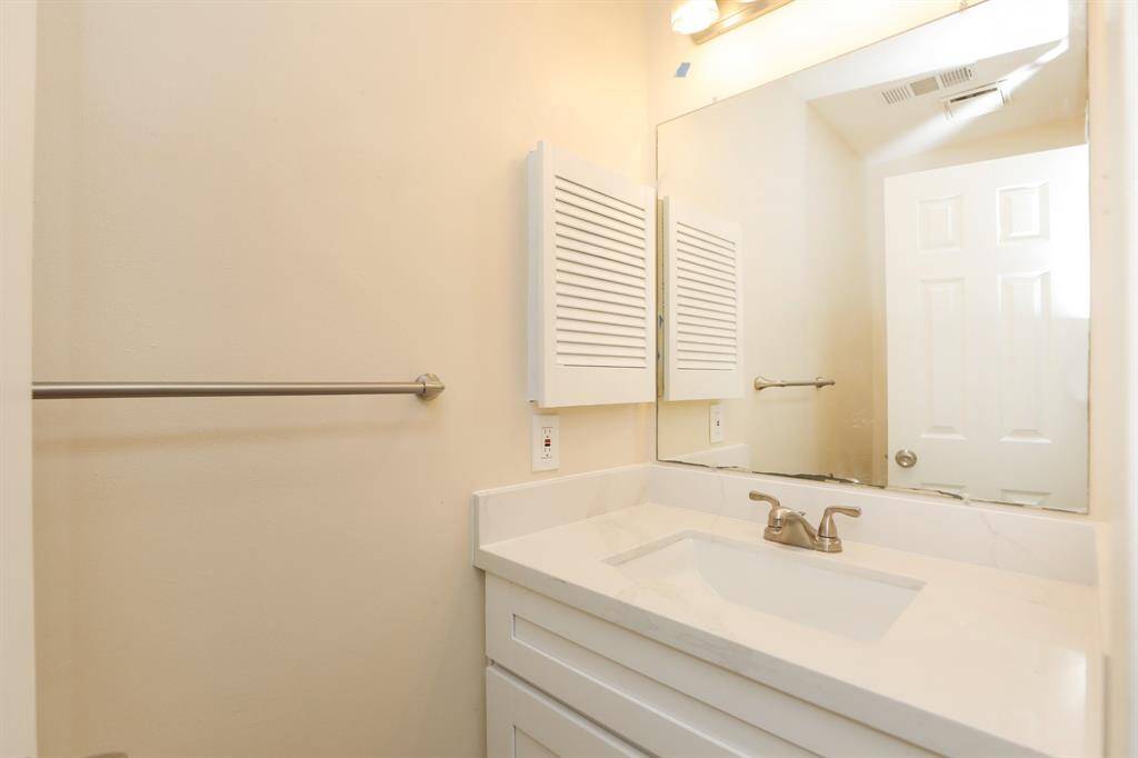 beautiful powder room