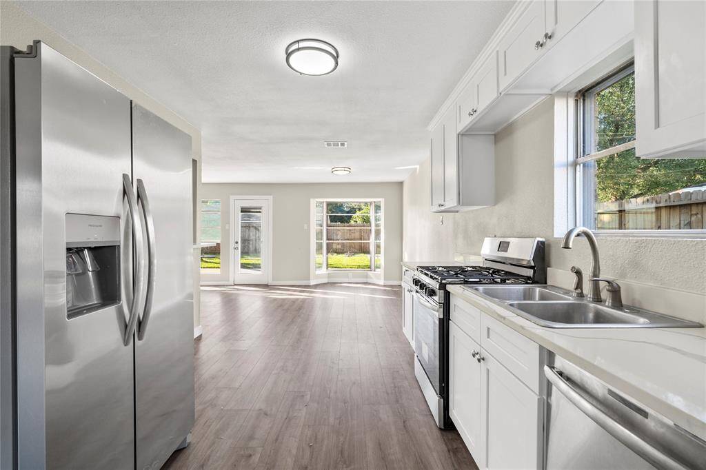 Just off the kitchen, the breakfast room is filled with natural light from oversized windows that overlook the backyard. It’s an easy, comfortable space for meals or a quiet morning coffee.