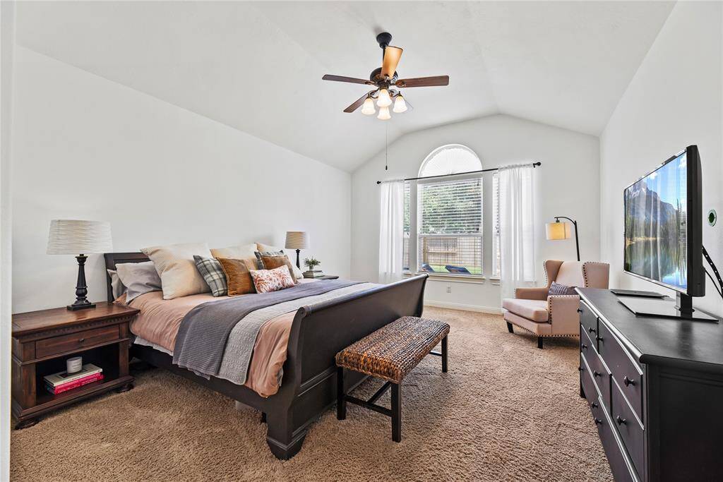 Every evening will be more relaxing with a grand primary suite!