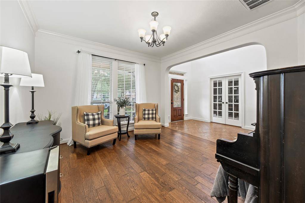 Open concept design creates an environment of possibilities. Depending on your preferences, the area can fit either a long or round table, as well as plenty of chairs.