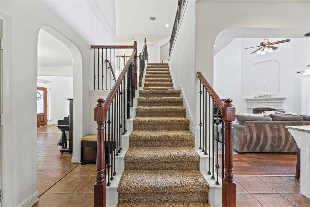 Traditional meets modern with the dazzling staircase. The deep hued banisters wonderfully complement the wrought iron spindles, while the carpet offers a practical choice for day-to-day living.