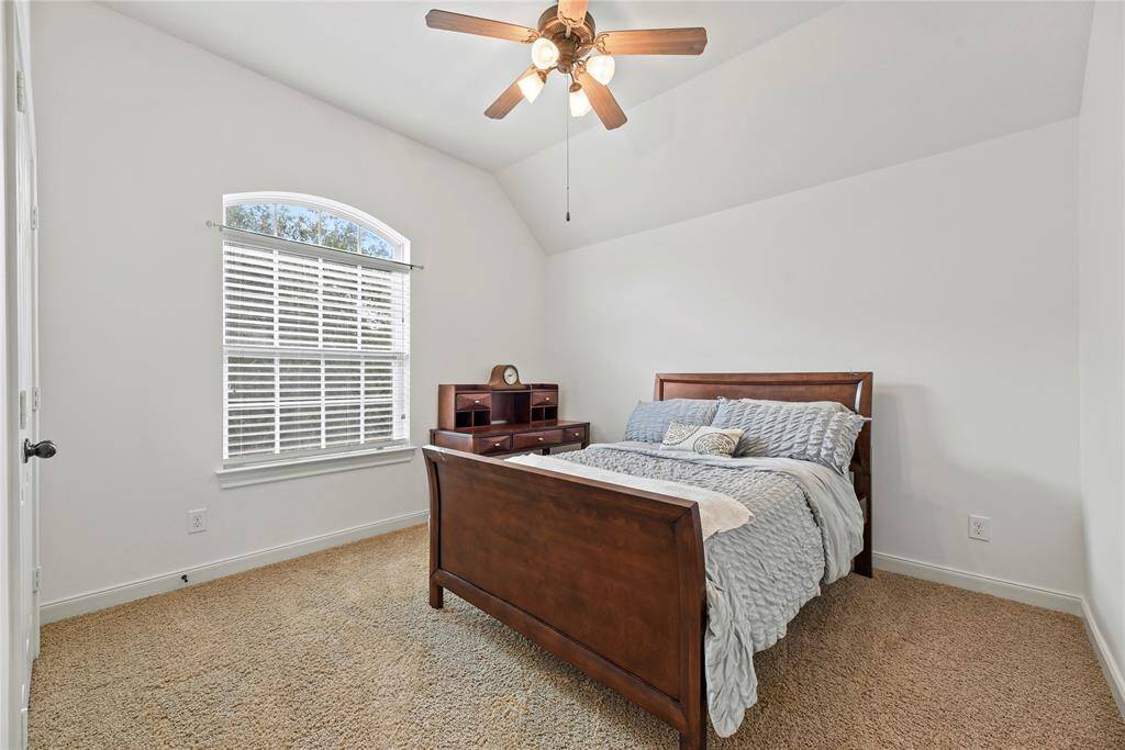 Whether a tiny princess or a little prince, every child would enjoy having such an attractive and big bedroom. Soft carpet ensures safe play, while the ceiling fan keeps them cool and happy.