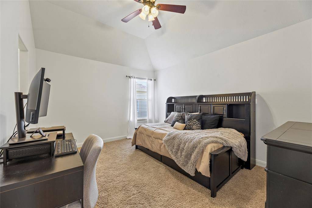 Each bedroom features a dedicated closet for quick and simple storage of clothing, shoes, and accessories.