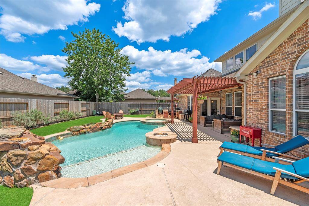 Children and dogs may easily play in the ample green space! Sit by the pool, as the kiddos and their friends float by on inflatable avocados and doughnuts!