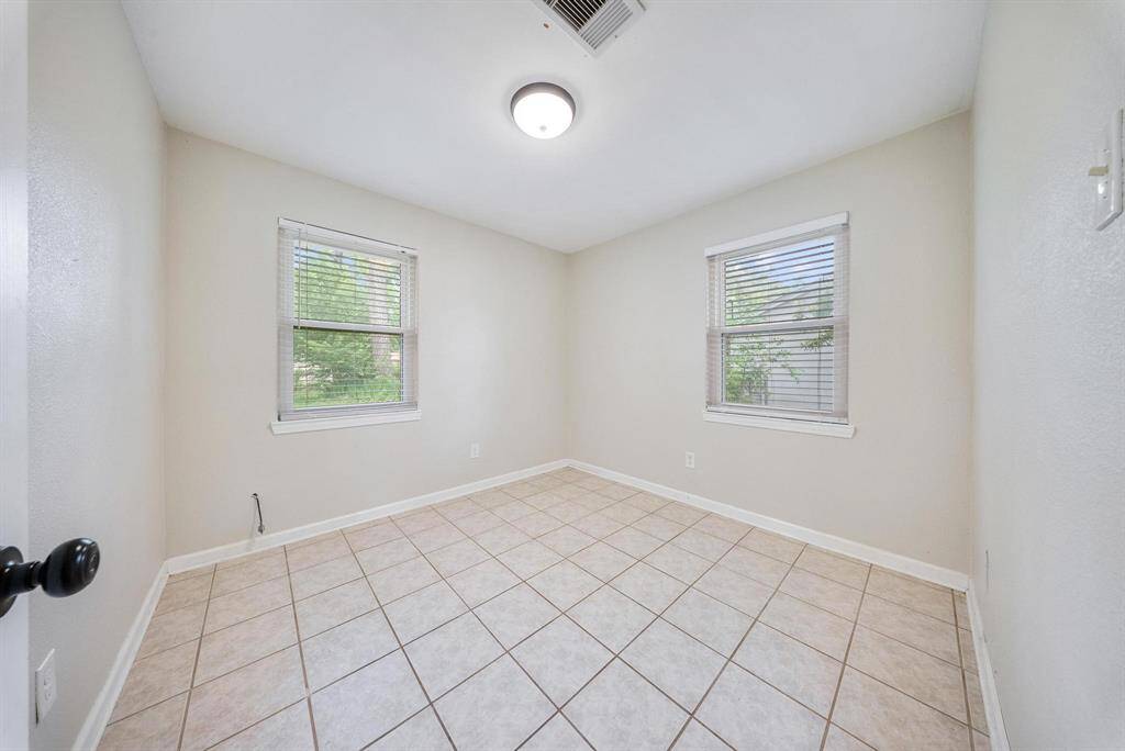 Additional secondary bedroom, perfect for guests or a flexible living space.