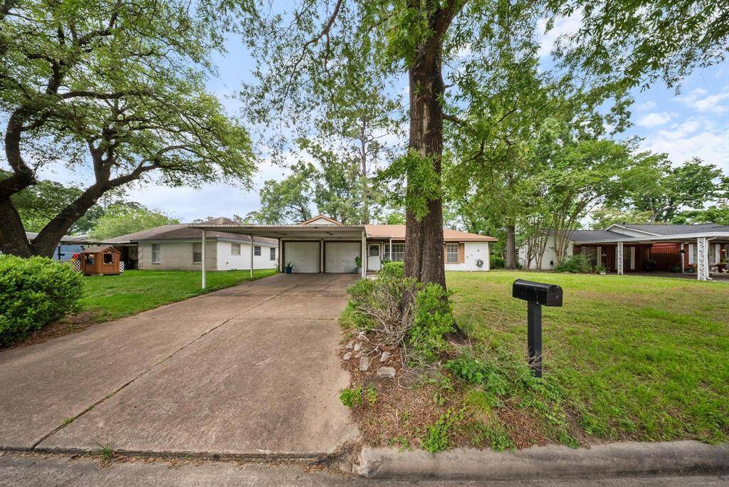 Another perspective of the generous front yard space.
