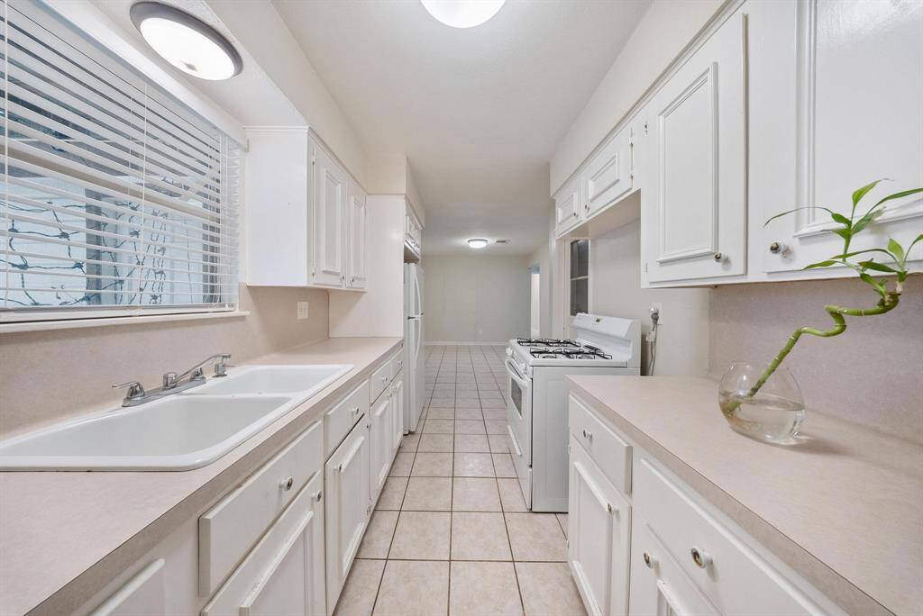 Charming kitchen space with a bright and airy layout that feels warm and welcoming.