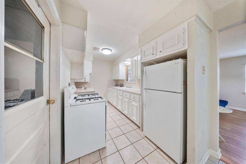 A kitchen that combines practicality and comfort to support your needs.
