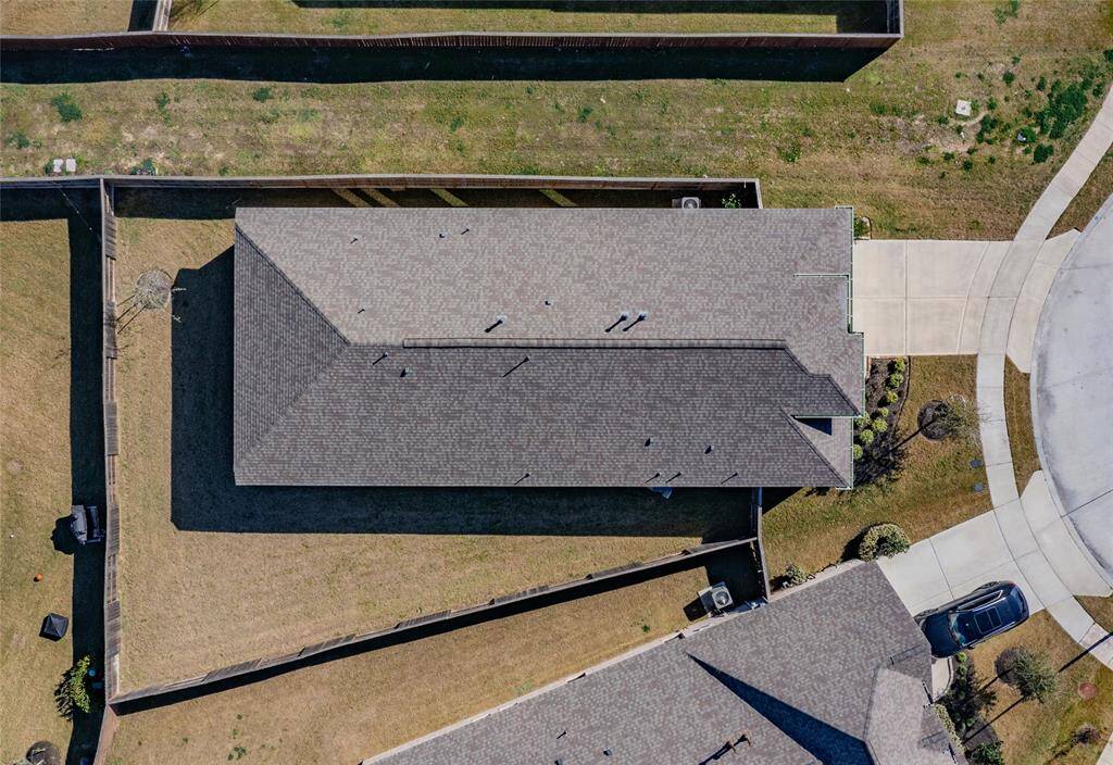 this is a good aerial view of the roof, it is a 30 year roof