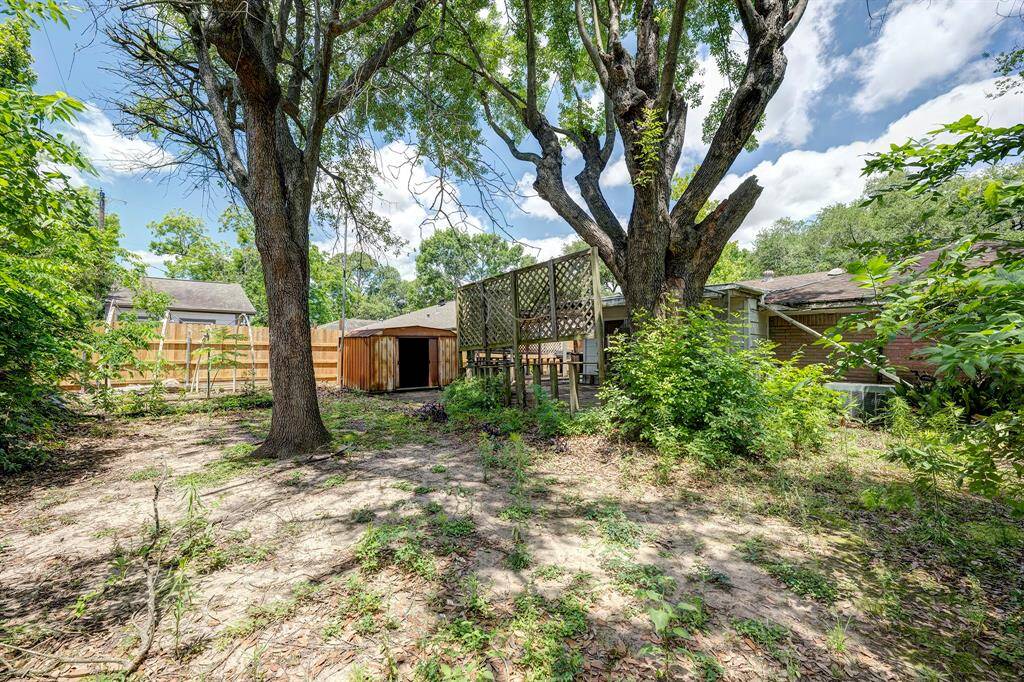 Spacious backyard
