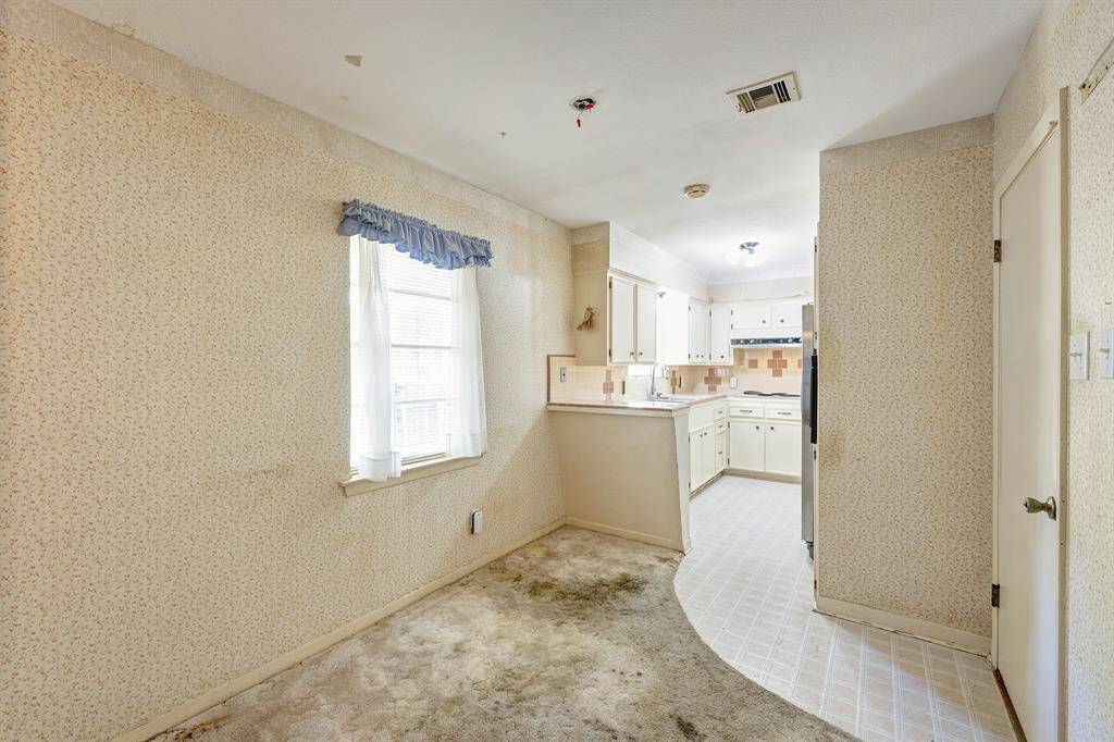 Eat-in area/kitchen