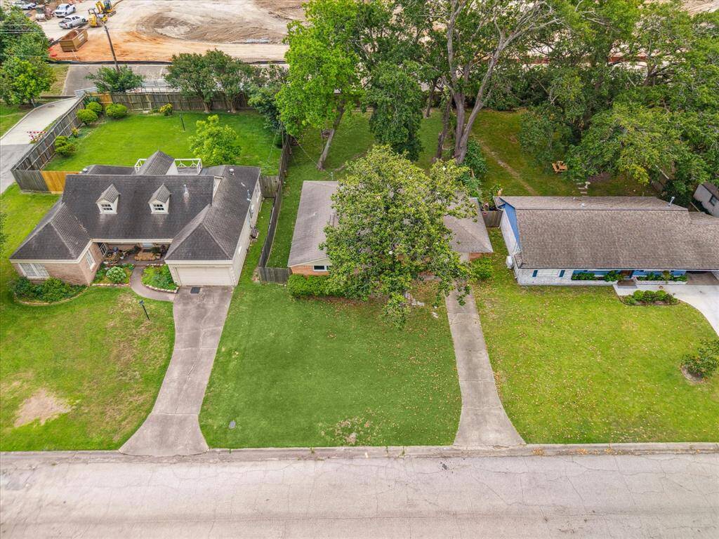 Spacious Lot!
