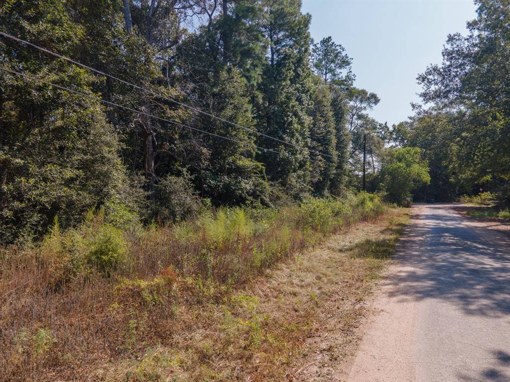 Nestled amidst the convenience of major transportation routes, this location ensures easy connectivity to nearby amenities, services, and the broader Montgomery area.