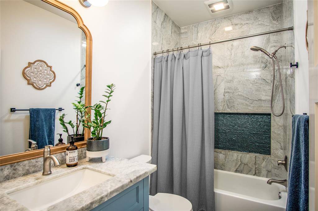2nd full bathroom features large format tile surround on the tub/shower combo that extends to the ceiling. Extra long shower niche provides lots of area to store your personal care items.