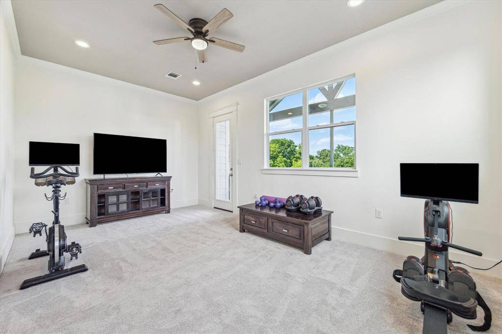 Bright, spacious flex space located on the third floor large windows and new carpet. The South facing windows also have a view of downtown!