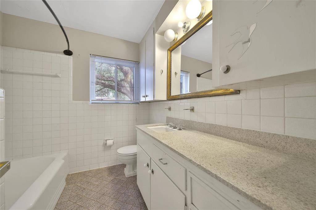 Secondary bathroom located off the main hallway with tub/shower combo.