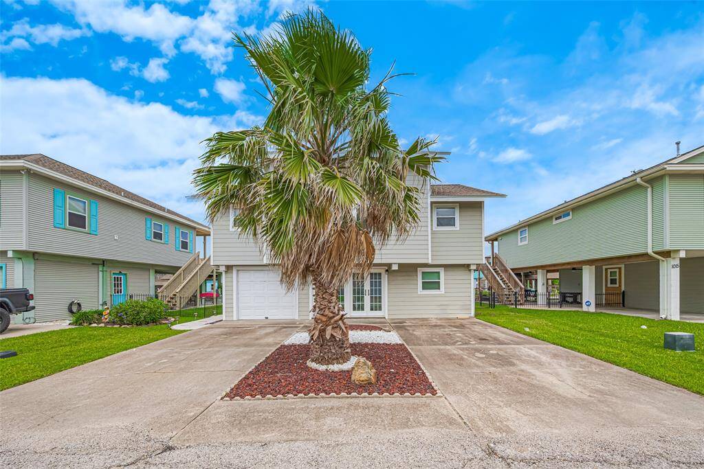 The beautiful palm tree provide shade and cover for the front of the home
