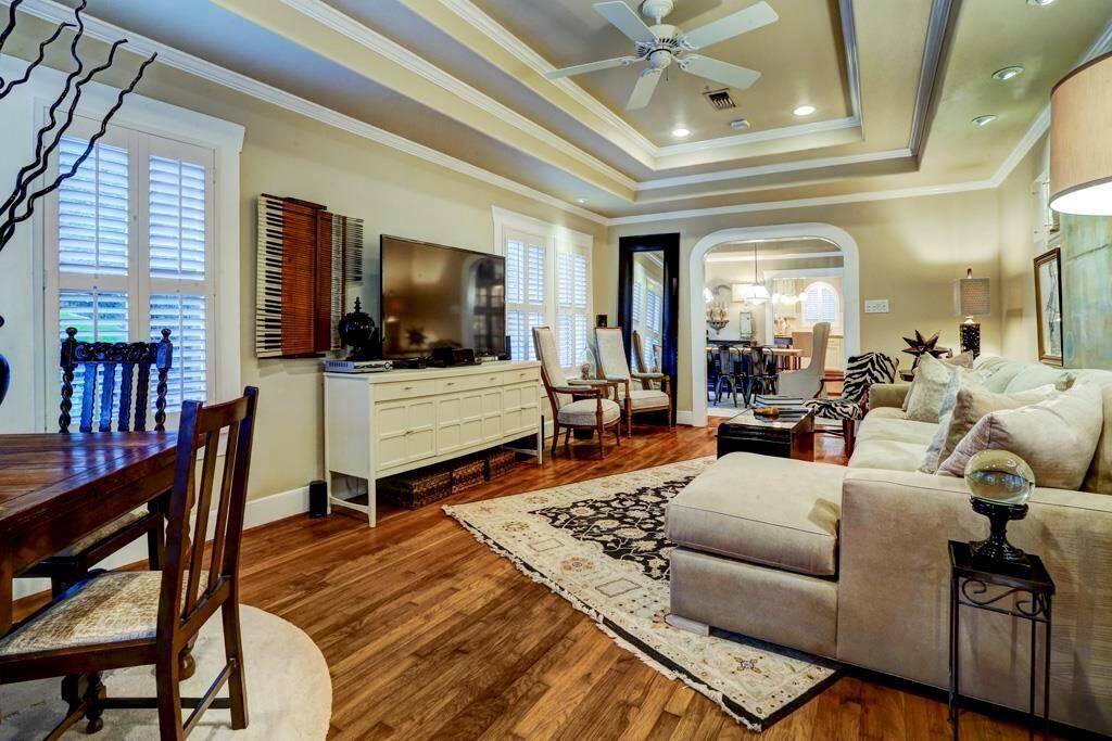 Living room. Note the raised ceiling.