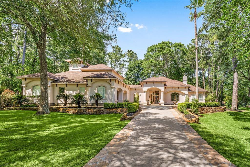 Welcome to 10355 Paradise Valley in the beautiful, gated community of Teaswood