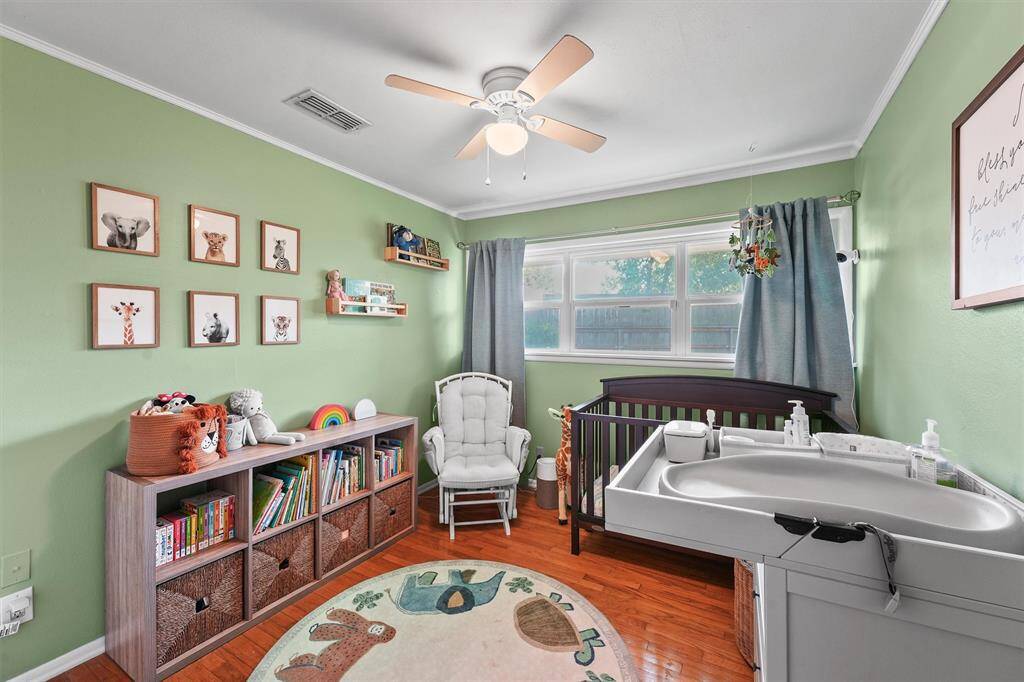 Secondary bedroom