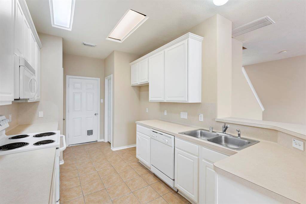 refrigerator is included