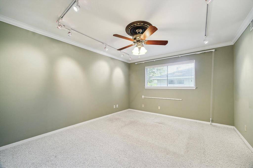 Middle bedroom