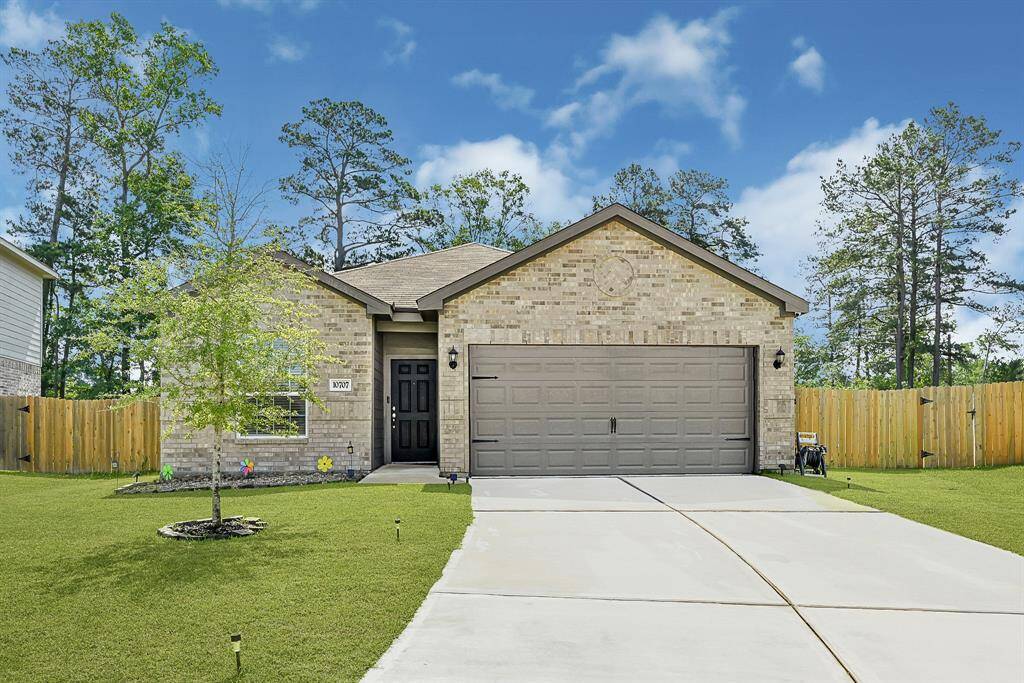 10707 Lost Maples has an inviting entry with a well-kempt yard that is easy to maintain.