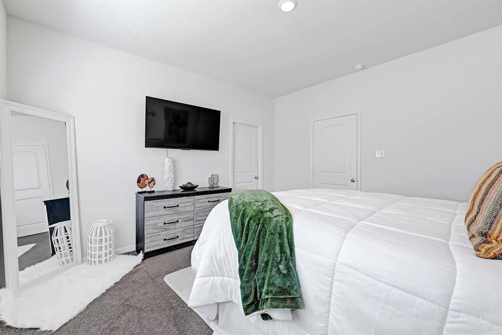 The primary bedroom is bright, clean and cozy!