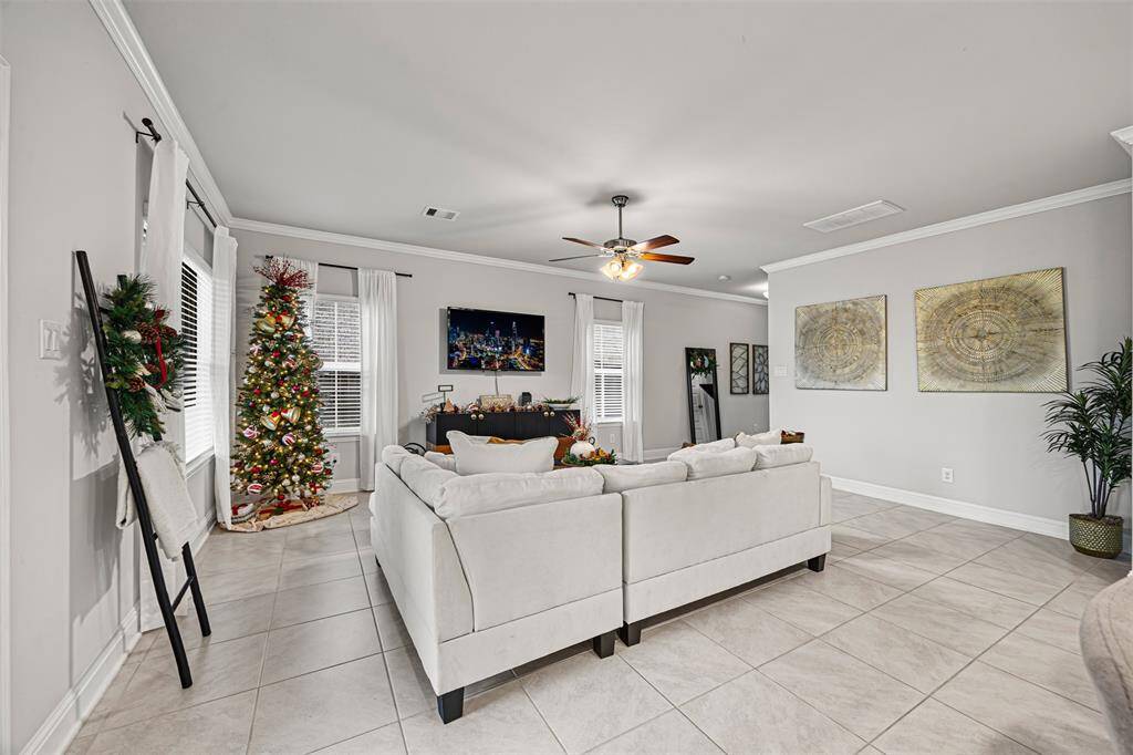 Isle kitchen with premium Granite