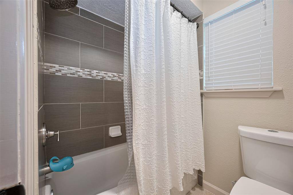For added privacy, the hall bathroom includes a separate door between the sink and vanity area and the tub/shower and toilet—perfect for shared use and busy mornings.